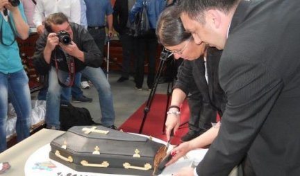 NA SLAVLJU TORTA MRTVAČKI SANDUK! Pogrebnici Srbije okupiće se na Grobarijadi u Nišu i TO NIJE PRVI PUT