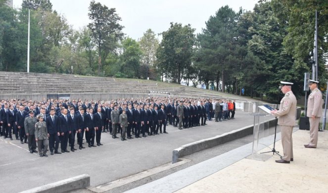 BRAVO! IZ GODINE U GODINU RASTE BROJ MLADIĆA I DEVOJAKA KOJI SLUŽE VOJSKU!