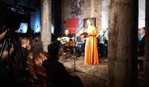 LJUBAV POBEĐUJE MRŽNJU! Bajkoviti festival srpske srednjovekovne muzike održan u Prizrenu!