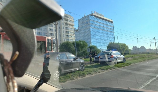 Žena sa detetom ispala iz tramvaja! Užas na Novom Beogradu!