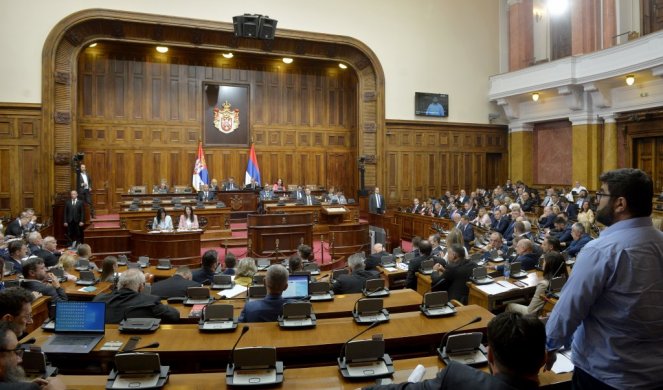 VLADA DOSTAVILA POSLANICIMA IZVEŠTAJ! O ovom dokumentu će se raspravljati na posebnoj sednici o KiM! (FOTO)