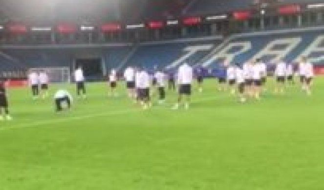 ODRADILI TRENING! Fudbaleri Crvene zvezde istrčali na stadion protivničkog tima, BIO PRISUTAN I ZVEZDAN TERZIĆ (VIDEO/FOTO GALERIJA)