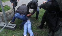 INCIDENT KOD CRKVE SVETOG MARKA! Protivnik Evroprajda probio zaštitnu ogradu, POLICIJA REAGOVALA ENERGIČNO (FOTO)