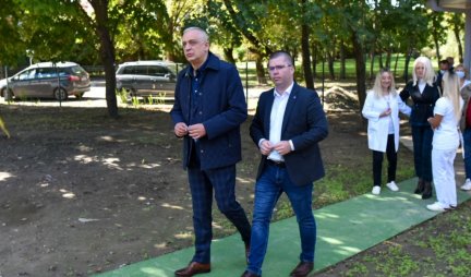 Gradonačelnik Bakić obišao senzornu sobu i letnjikovac u subotičkom Domu „Kolevka“