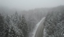 ZABELELA SE GOLIJA! Snežni pokrivač jutros IZNENADIO DRVOSEČE, a temperatura se spustila ISPOD NULE! (FOTO)