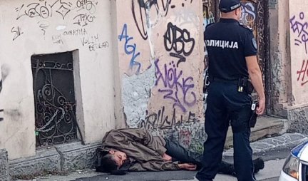 (VIDEO+FOTO) JEZIVA SCENA NA ZELENOM VENCU! Migrant nepomično leži, policija na licu mesta, stiže i Hitna pomoć!