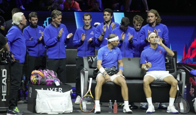 NE MOGU, HLADNO MI JE! Federer URNEBESNOM reakcijom nasmejao SVE! Nadal i Novak prasnuli u SMEH! (FOTO)