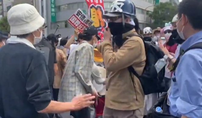 STOTINE LJUDI PROTESTUJE ZBOG SAHRANE ŠINZA ABEA! Državna sahrana bivšeg premijera skuplja od sahrane kraljice Elizabete, svi se pitaju - KAKO?! (VIDEO)