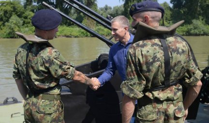 Oni posvećeno štite našu otadžbinu! Ministar Stefanović obišao pripadnike Rečne flotile Vojske Srbije!