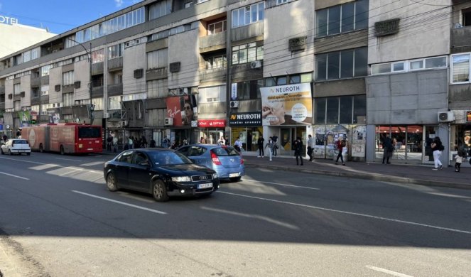 RAZULARENE TINEJDŽERKE REDOM NAPADALE LJUDE U NIŠU: Aleksandra dobila udarac u glavu, devojčicu pesnicom oborile na pod!