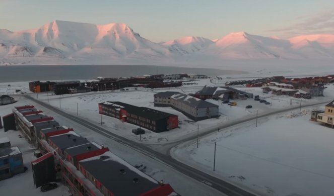 GRAD U KOJEM JE ZABRANJENO IMATI MAČKU! U njemu živi nešto više od 2300 stanovnika, ali važe NEVEROVATNI ZAKONI (VIDEO)