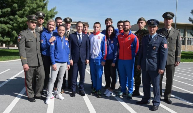 Ministar Stefanović na sastanku sa vojnim sportistima (FOTO)