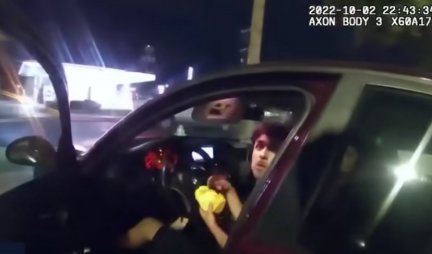 HOROR U TEKSASU! Policija izrešetala mladića na parkingu, kamere zabeležile sve (VIDEO)