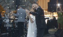 TORTA NA ŠEST SPRATOVA, VATROMET, ŠAMPANJAC! Pevačica pukla 30.000 evra na venčanje!