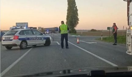 Težak udes na auto-putu "Miloš Veliki"! Vozač kamiona izgubio kontrolu pa otpozadi udario u drugi kamion