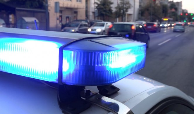IZ AUTOMOBILA "BMW" UKRALI NOVAC I POBEGLI! Brzom intervencijom policije u Boru razbojnici su pronađeni