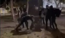 TUČA NA AUTOKOMANDI! Mladić povređen kada ga je napala grupa nepoznatih muškaraca u parku