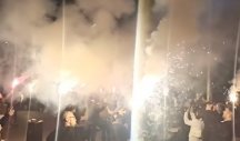 VAROMET, SIRENE, TROBOJKE, VESELI SE SRPSKI RODE... Spektakularna proslava pada DPS-a u Crnoj Gori! (VIDEO)