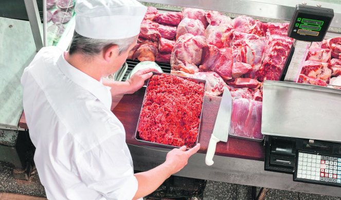 "Legalno" krao 2 kilograma mesa dnevno! Neverovatna prevara u Nišu: Lagano prolazio na kasi!