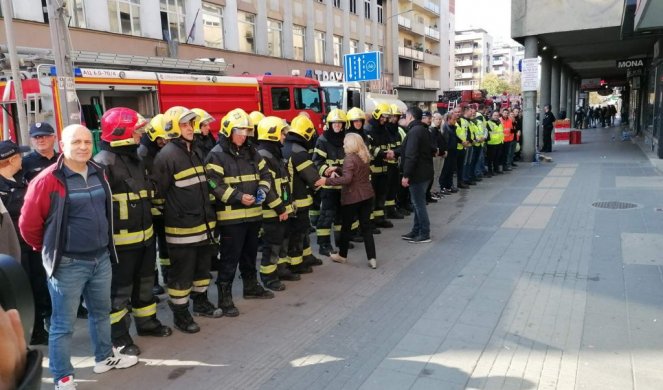 HRABRI VATROGASCI JAČI OD VATRENE STIHIJE! Ugašen požar u centru Kruševca, materijalna šteta ogromna, ALI NIJE IZGUBLJEN NIJEDAN ŽIVOT!