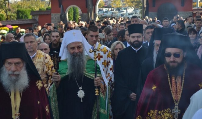Patrijarh Porfirije u Bošnjanu osveštao carsko zvono iz Rusije