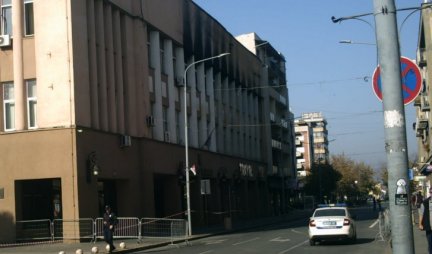 KRATAK SPOJ IZAZVAO KATASTROFALNI POŽAR! Centar Kruševca pod blokadom, sa zgrade "Trajal" PRETI OBRUŠAVANJE FASADE (FOTO)