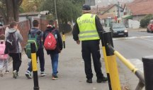 DOJAVE O BOMBAMA LAŽNE, UČENICI U KLUPAMA! Ministarstvo prosvete reagovalo posle uzbune u Osnovnim školama Beograda!
