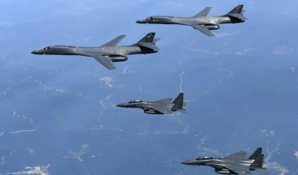SPREMAJU INVAZIJU? Amerika poslala dva strateška bombardera sa moćnom pratnjom, potezi Pjongjanga prelili čašu! Oprezna oluja donela haos na Korejsko poluostrvo!