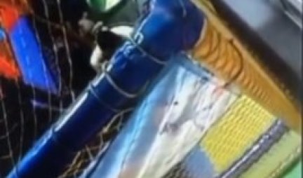 UZNEMIRUJUĆI VIDEO! Dečak brutalno pretučen u igraonici u Vranju: Vršnjaci skakli po njemu, gurali ga i UDARALI!