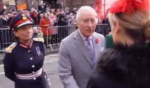 (VIDEO) PONIŽENJE ZA ČARLSA! Demonstranti jajima napali britanskog kralja, iz mase se čulo - OVA ZEMLJA JE IZGRAĐENA NA KRVI ROBOVA!