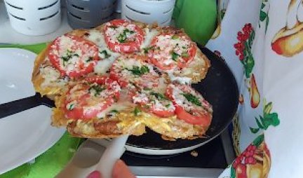 NAJBOLJI DORUČAK GOTOV ZA 10 MINUTA! Slanina, kačkavalj, paradajz - treba vam samo par SASTOJAKA, a ukus će biti fantastičan (VIDEO)