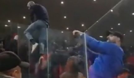 ISPLIVALO! Evo zbog čega je nastala MASOVNA TUČA navijača u Tirani! Tifozi Italije PODRŽALI Srbiju, Albanci POLUDELI! (VIDEO)