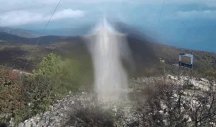 (VIDEO) SNIMAK DIGAO HRVATSKU NA NOGE! Nadzorne kamere nad krstom u brdima snimile siluetu, neki su odmah videli znak...