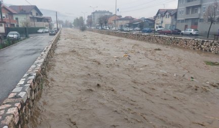 ZA DVA DANA PALO 100 LITARA KIŠE! Obilne padavine napravile haos u Novom Pazaru, uvedena VANREDNA ODBRANA od poplava (FOTO, VIDEO)