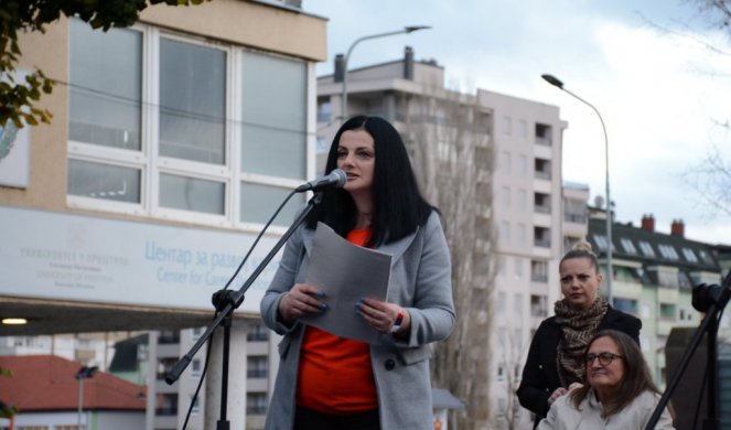 Dirljiv govor Ane Vuković na skupu majki na KiM: I danas smo svoju decu ostavile kod kuće da bi stale na branik slobode, slobode koja nema cenu