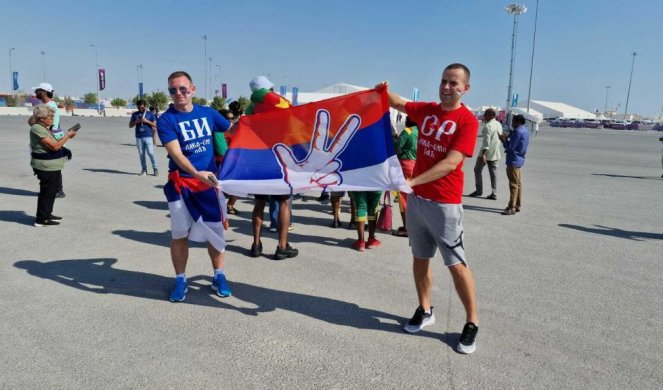 INFORMER ISPRED STADIONA! Pristižu navijači, dominiraju srpske trobojke! Pogledajte ples Kamerunaca (VIDEO/FOTO)