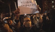 (VIDEO) PROTESTI U KINI! Demonstracije zbog STROGIH MERA protiv korona virusa, GRAĐANI SE SUKOBILI SA POLICIJOM!