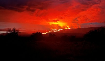 GNEV PRIRODE PRŽI ZEMLJU I NEBO! Nadrealni prizori kod najvećeg vulkana na svetu, reke ljudi zakrčile autoput, 38 godina ovo niko nije video (FOTO)