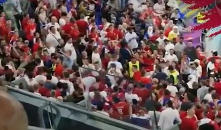 I NA TRIBINAMA VARNICE! Sukob navijača na stadionu na meču Srbije i Švajcarske! (VIDEO)