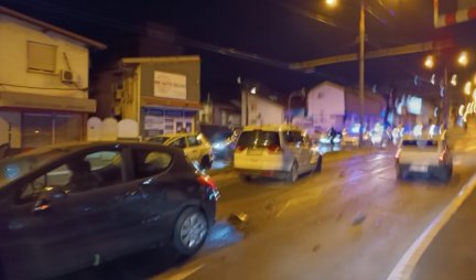 POVREĐENA DEVOJČICA (12): Teška nesreća u Beogradu, potpuno SMRSKAN prednji deo automobila