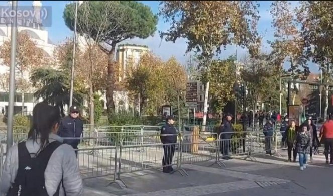 BLOKIRAN CENTAR GRADA, DEMONSTRANTI HOĆE NA SILU KROZ KORDONE! Opsadno stanje u Tirani