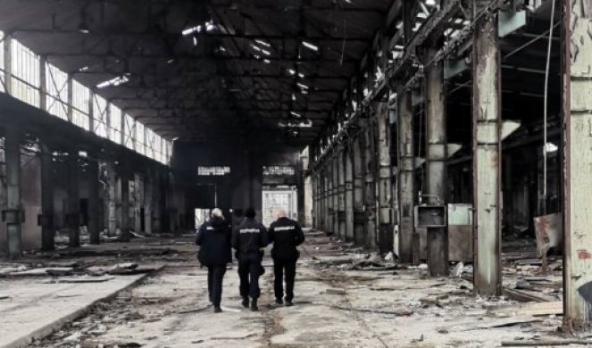 NAGLAVAČKE SE STROPOŠTAO SA RUINIRANE ZGRADE MAŠINSKE INDUSTRIJE NIŠ! Mladić stradao u pokušaju krađe EVO GDE JE PAO (FOTO)