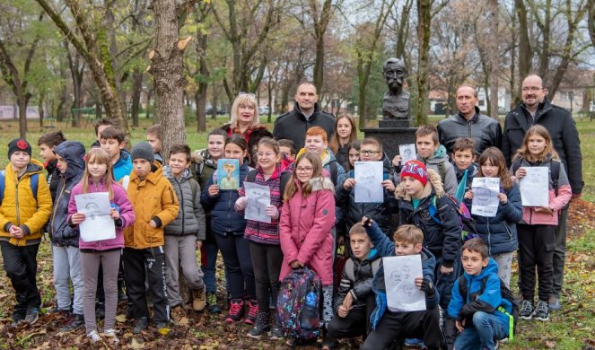 BISTA UROŠA PREDIĆA OPET U ALEJI ZASLUŽNIH GRAĐANA! Zrenjanin čuva sećanje na slavnog slikara (FOTO)