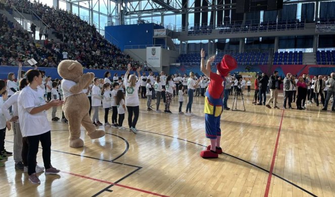 DEVETE INKLUZIVNE IGRE BEZ GRANICA U ZRENJANINU! Nekoliko stotina učesnika na terenu pozdravljali mališani sa prepunih tribina!