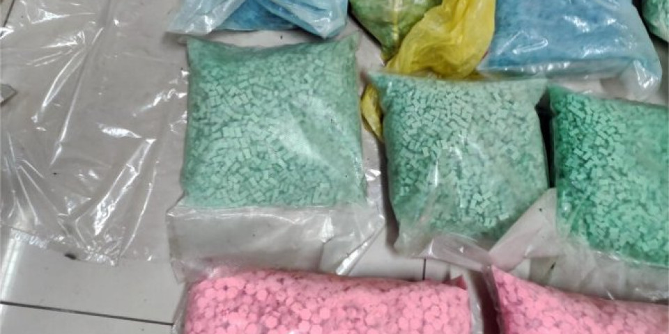 PUN STAN DROGE! Policija zaplenila ekstazi, amfetamin, tablete