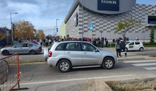 DEVOJČICU (13) UDARIO KAMION, DA LI JE TO MORALO DA SE DESI? Kragujevčani protestuju na opasnom pešačkom prelazu