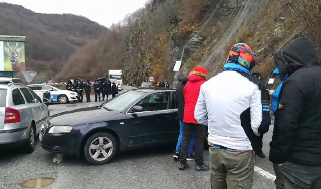 HAOS U CRNOJ GORI! Blokirani ulazi u Cetinje i Nikšić i magistralni put Kolašin-Mojkovac!