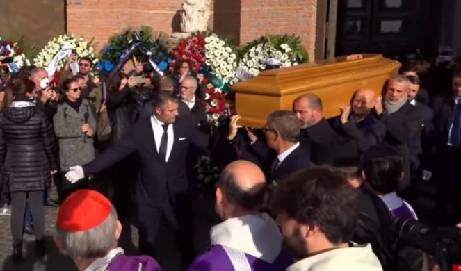 I KAMEN BI ZAPLAKAO! Stanković nosi MIHIN KOVČEG... Arnautovićev gest DIRUNUO SVE! (VIDEO)