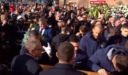 POTRESNE SCENE! Arnautović se prekrstio i poljubio Mihin kovčeg!  (FOTO/VIDEO)