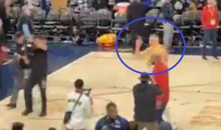 JOKIĆ SRBUJE U AMERICI! Pogledajte kako pozdravlja prijatelje sa TRI PRSTA! (VIDEO)